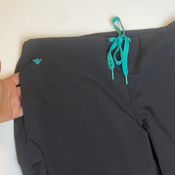 Med Couture black 3 pocket scrub pants - Picture 8 of 8